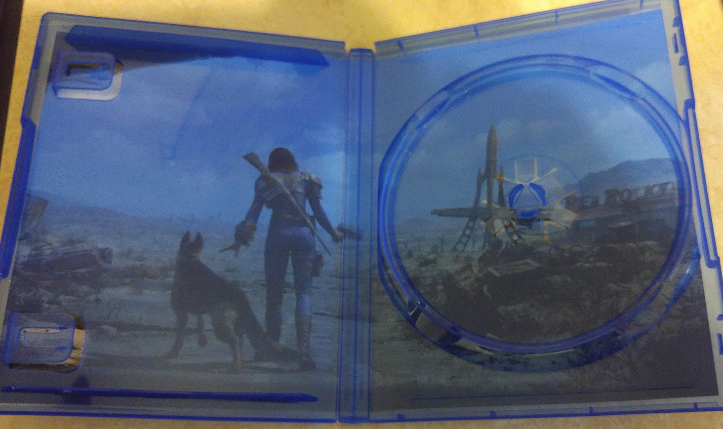 Fallout 4 PS4 reversible cover